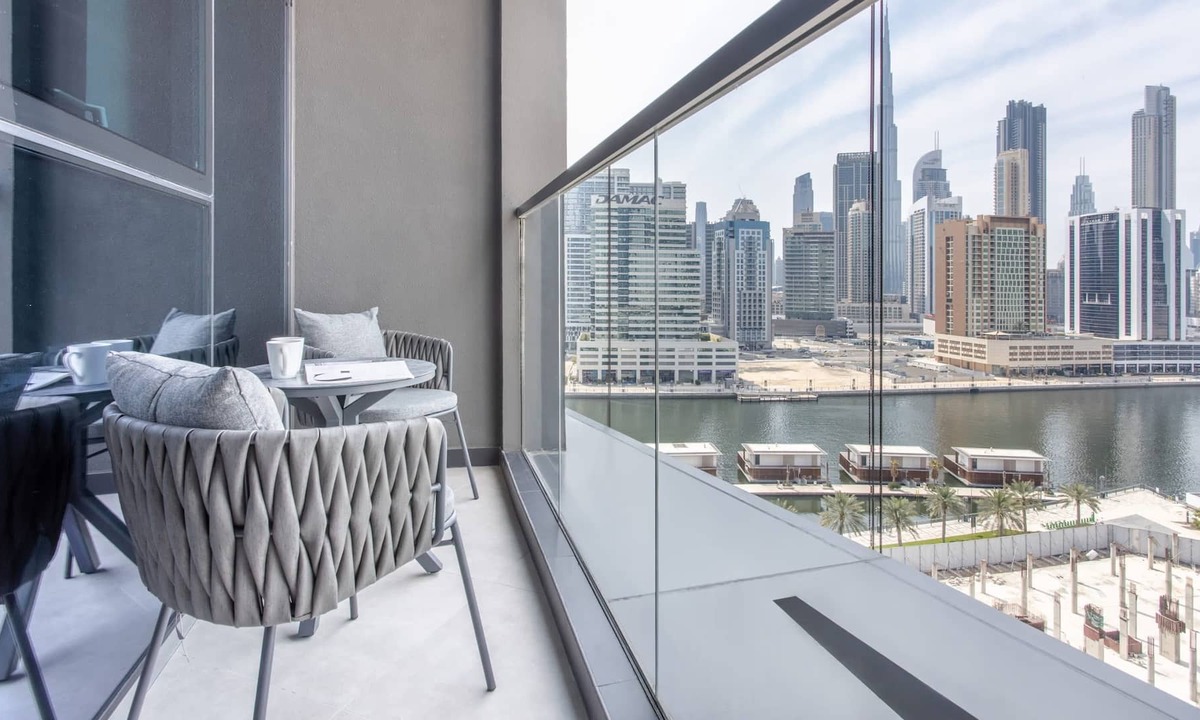 Business Bay Apartment | Cozy 2BR w/ Iconic Burj Khalifa & Canal Views!