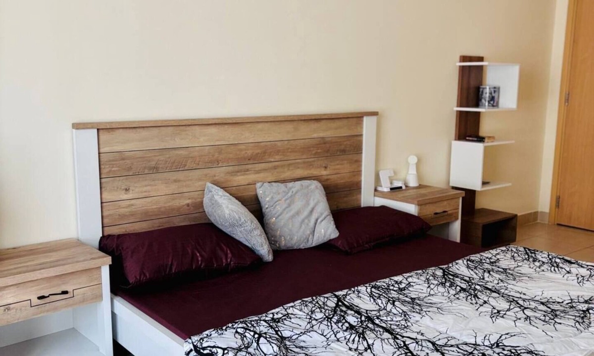 Dubai Condo | Cozy Bedroom condo in charming Dubai with WiFi, AC