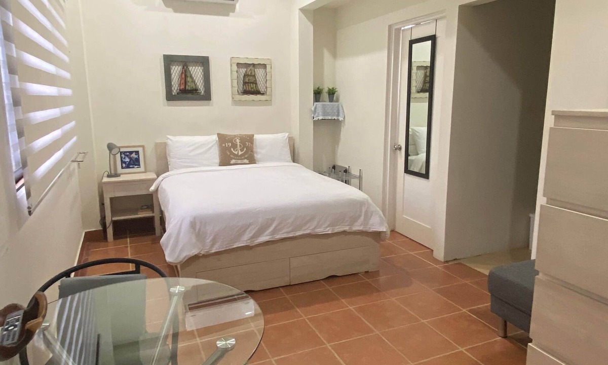 Coco Apartment | Cozy, bright, ground floor studio, pool, walk to beach