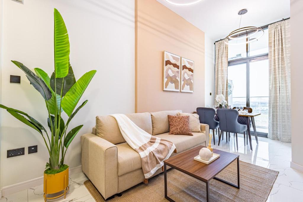 Masdar City Apartment | Cozy & Fully Equipped 1BR with Big Balcony - Masdar City, next to the Airport