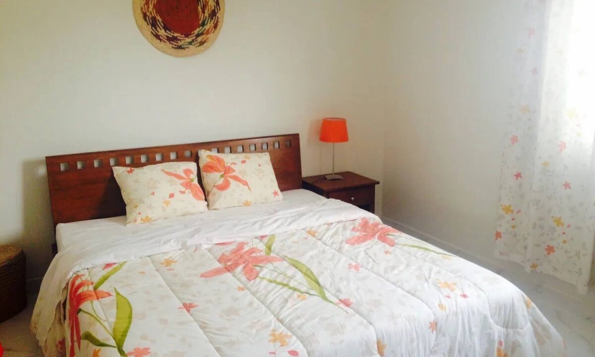 Muscat Bed & Breakfast | Cozy penthouse room and roof terrace with mountain views in Muscat
