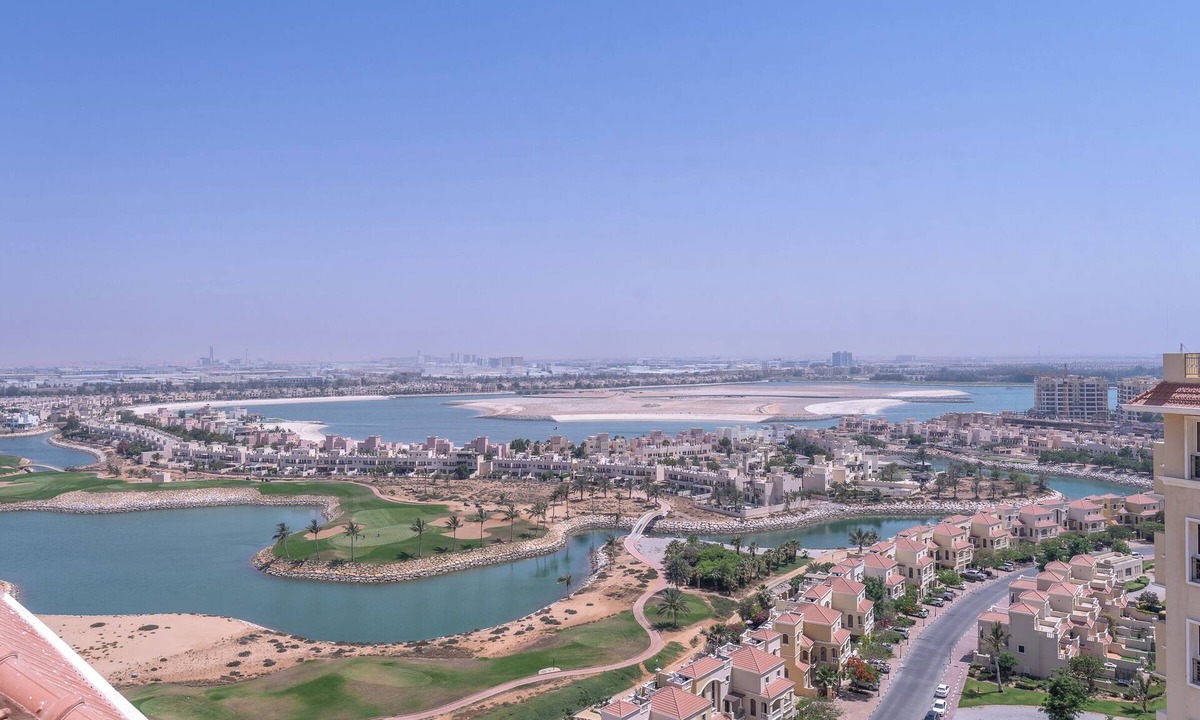 Al Hamra Village Apartment | Czechin - Royal Breeze 4