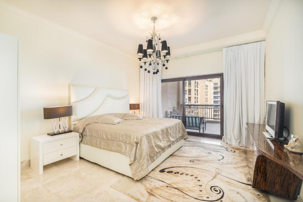 Palm Jumeirah Apartment | Daniels Sea View 2BR in Fairmont The Palm