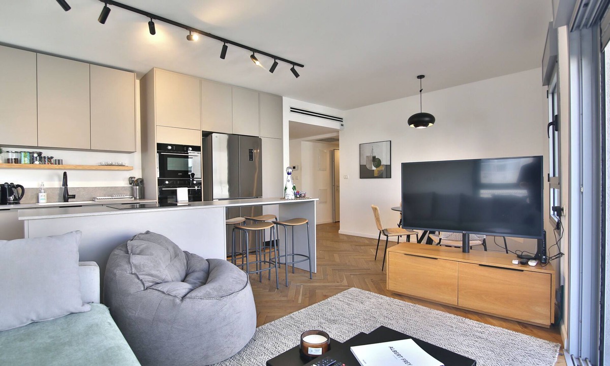 Haifa Apartment | Delightful 3-bedroom apartment with AC in Haifa