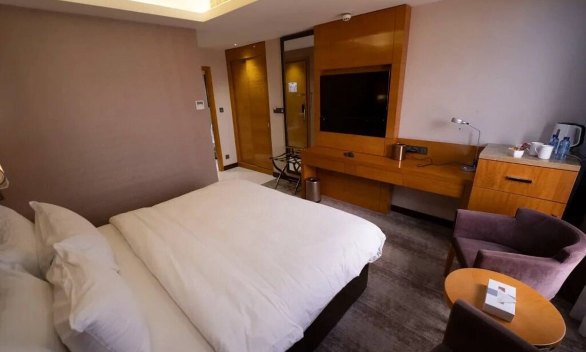 Suwailih Hotel | Deluxe Double or Twin Room | Gloria Hotel | Modern Stay in Central Amman