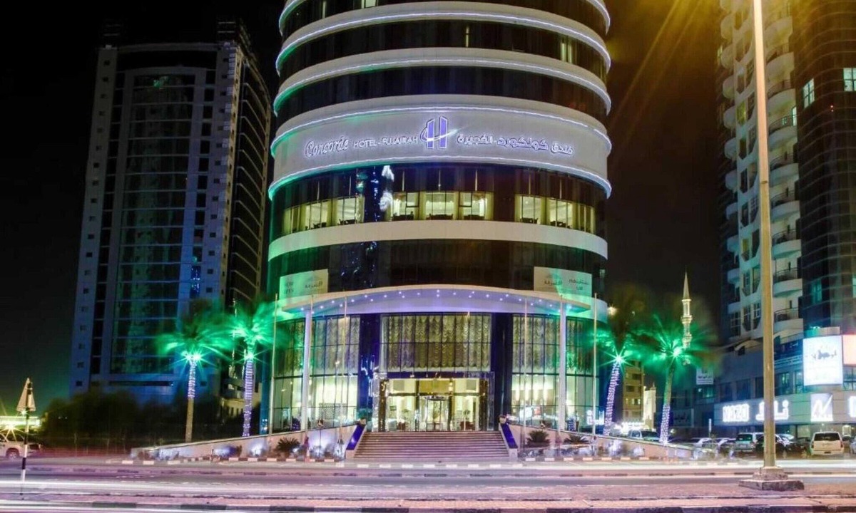 Al-Fujairah House | Deluxe Hideaway in Fujairah Bay with Rooftop Pools
