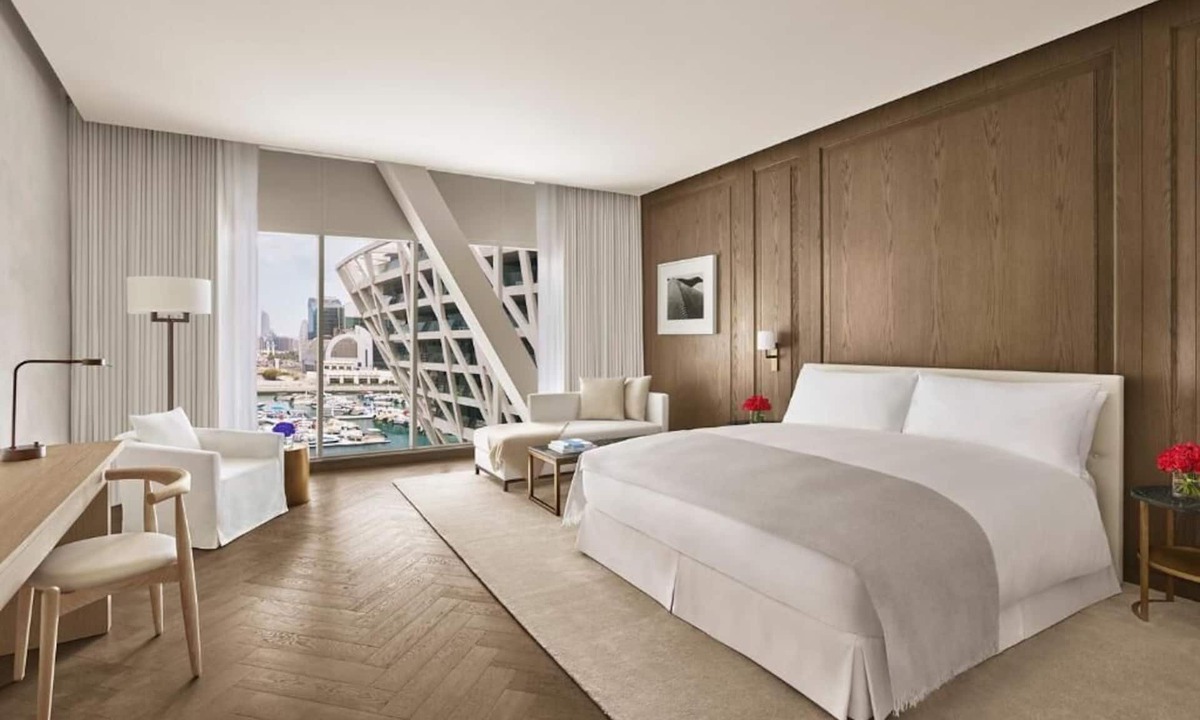 Abu Dhabi Apartment | Deluxe King Room Near Zayed Heritage Center