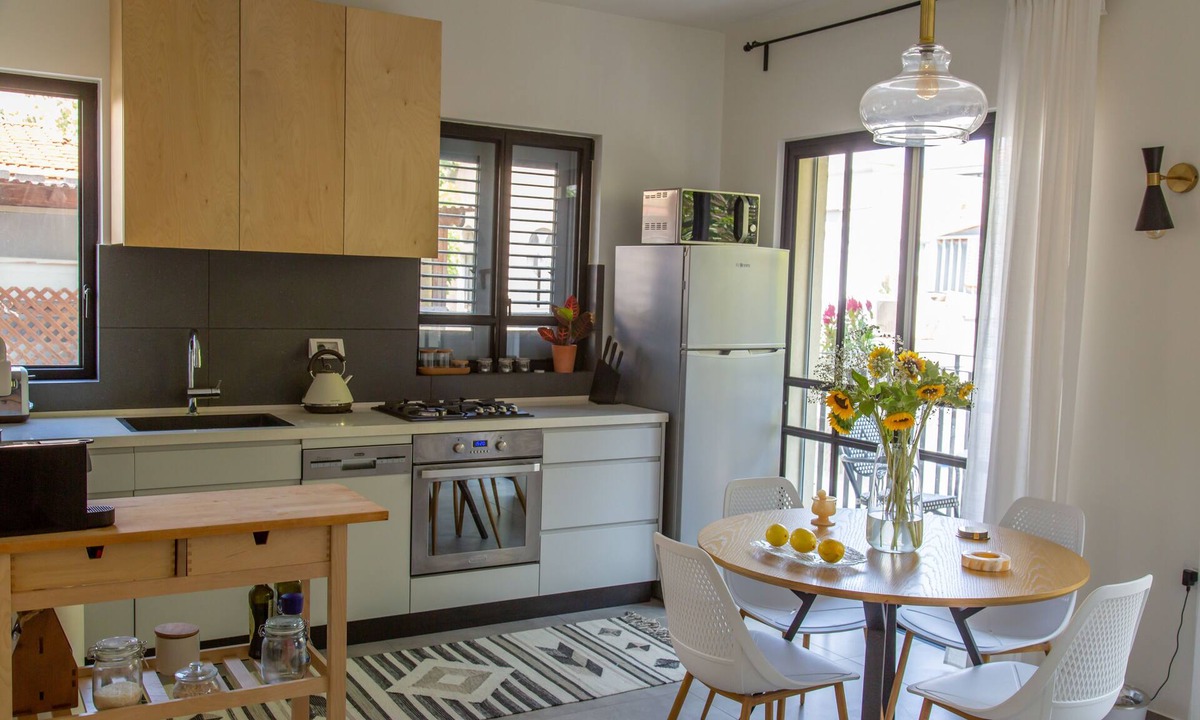 Tel Aviv City Center Apartment | Designer's dream apartment 5 minutes from the beach!