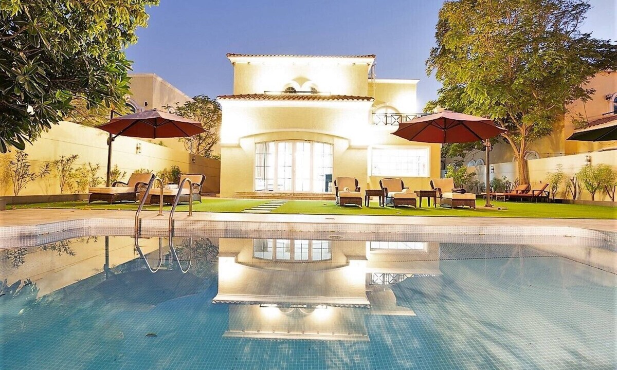 Jumeirah Park Villa | Dubai Marina Jumeirah Park Villa 6 bdr private pool 3 km near beach!