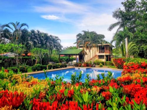 Canas Dulces House | Eladio's Place Hostel