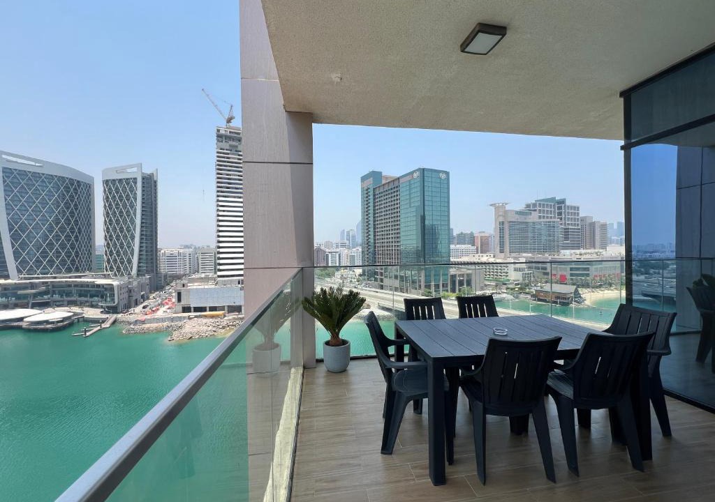 Abu Dhabi Apartment | Elegant 3BDR Vista 1 Al Maryah