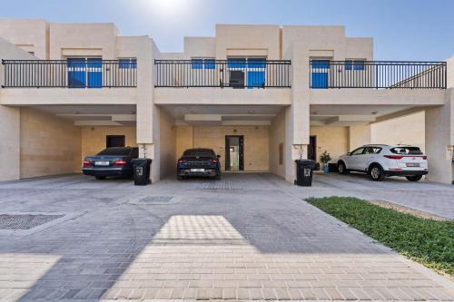 Dubai House | Elegant 3BR Villa Retreat w Private Backyard