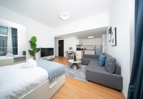 Dubai Apartment | Elegant Studio at Arabian Gate - Dubai Silicon Oasis, with Pool & Free Parking