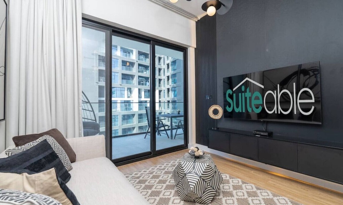 Business Bay Apartment | Elegant treat with Burj Khalifa view by Suiteable