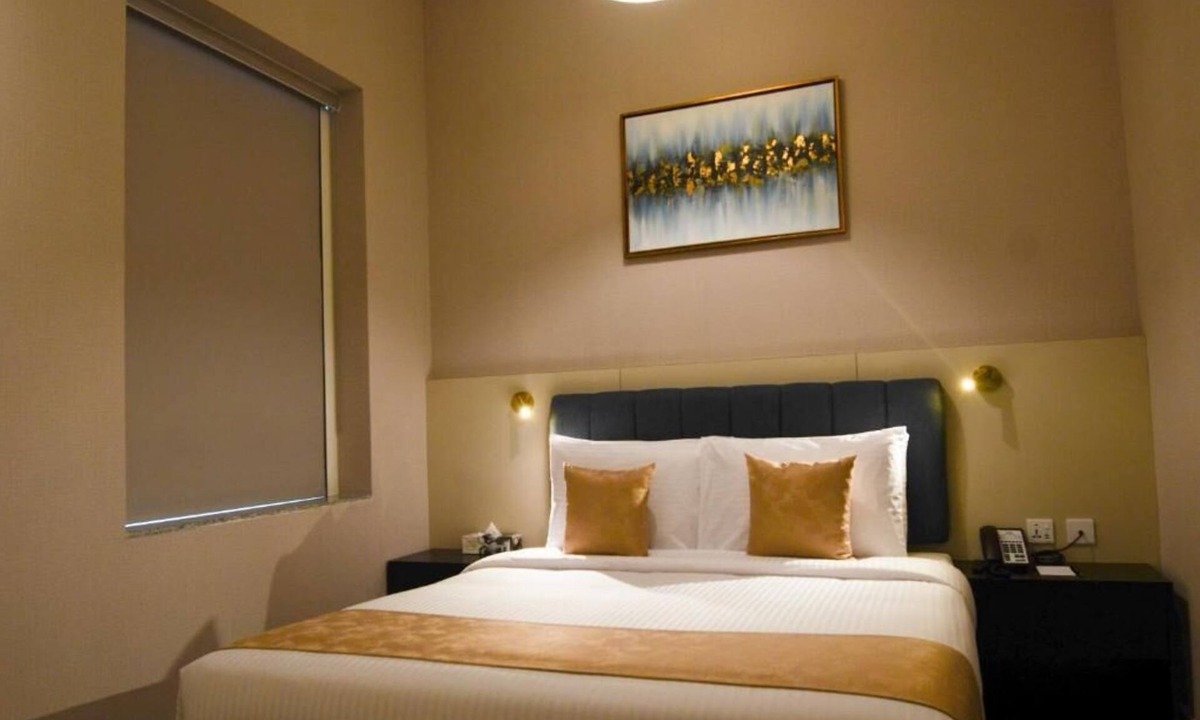 Academic City Apartment | Executive Room Near University of Birmingham Dubai