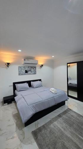 Al Ain Apartment | Family bedroom Jimi