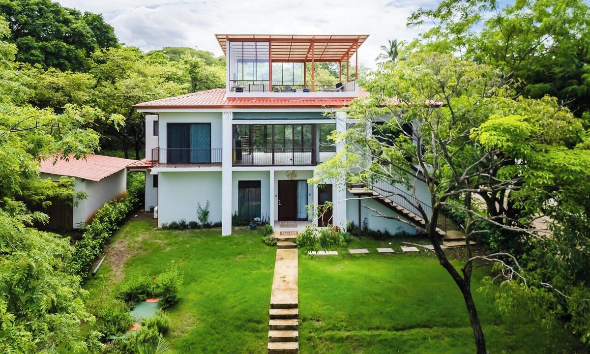 Bebedero House | Family home, spacious 4-bedroom house in Playa Junquillal with AC