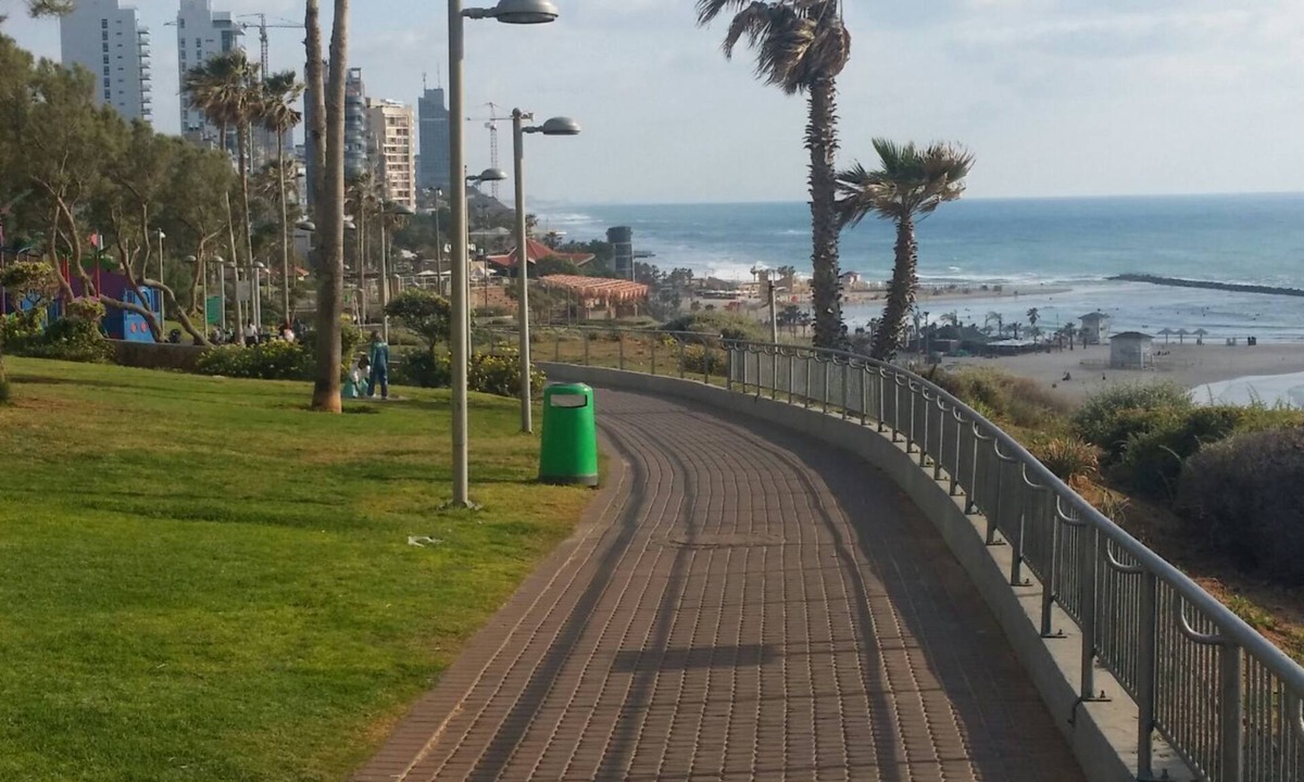 Netanya Apartment | FAMILY HOLIDAYS and COMFORT = close BEACH and CITY CENTER