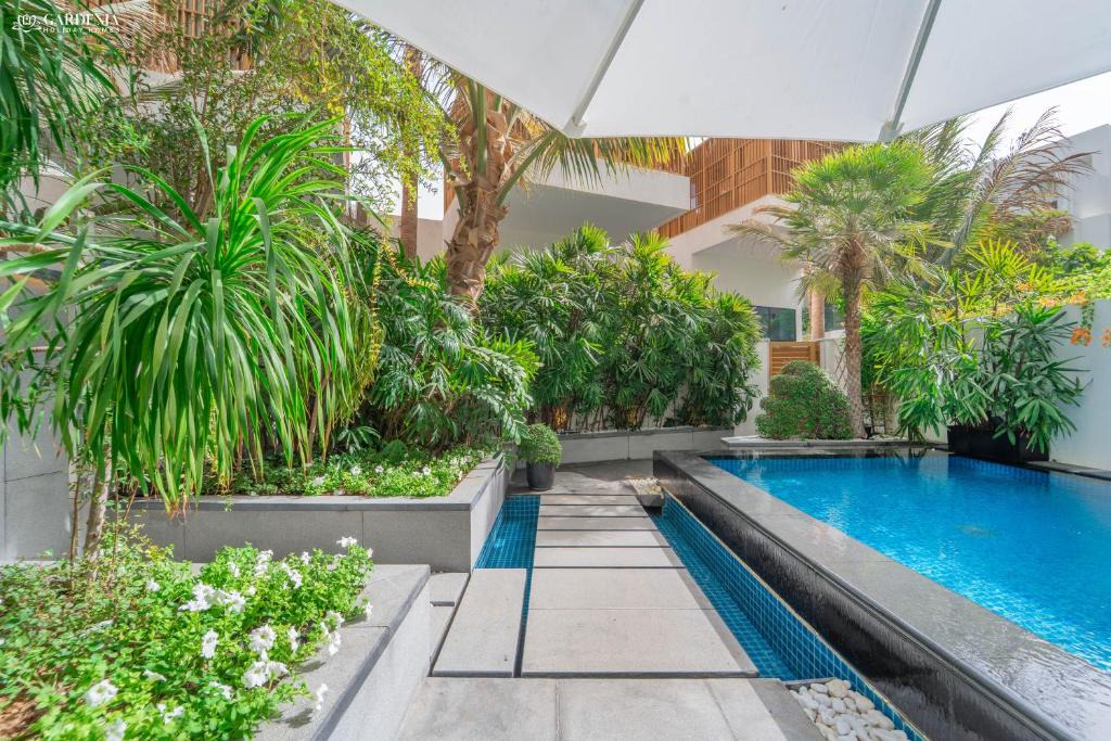 Palm Jumeirah Apartment | FIVE Palm-Private Pool and Garden-Luxury Suite