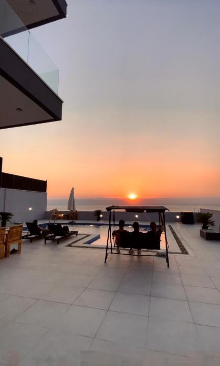 Sweimeh House | Follow Sea Villa