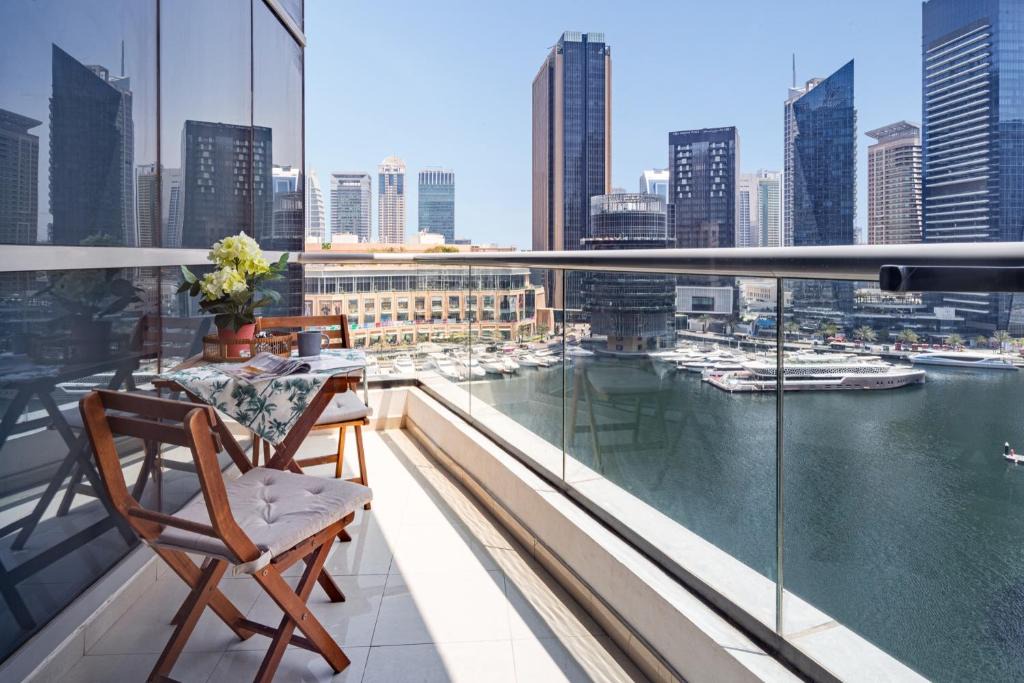 Jumeirah Beach Residence Apartment | Frank Porter - Bay Central