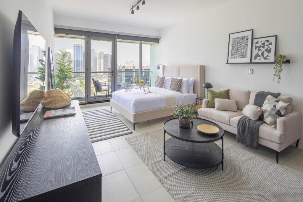 Jumeirah Lake Towers Apartment | Frank Porter - Dubai Arch Tower , JLT