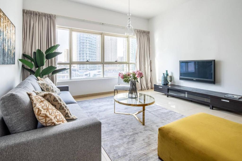 Dubai Marina Apartment | Frank Porter - Marina Views Tower B