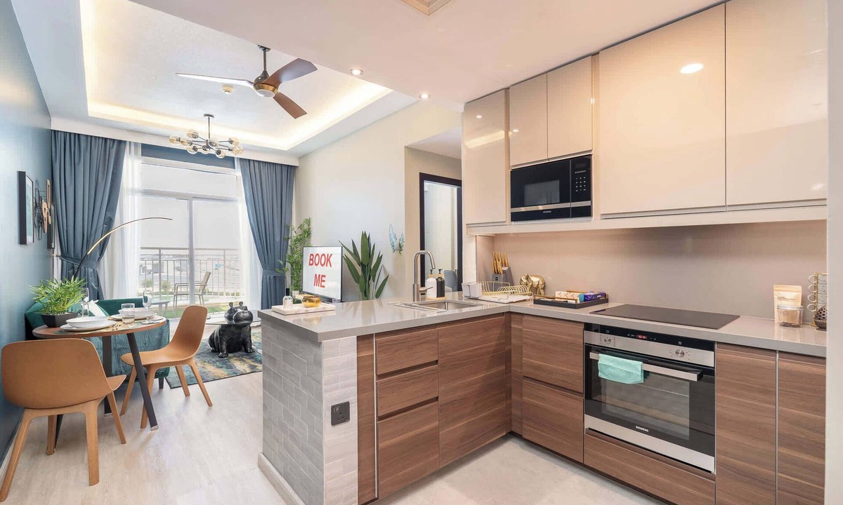Dubai Apartment | Free housekeeping visits during your stay - StayShort - Calm 1-Bedroom with Relaxing Balcony in Liwan!
