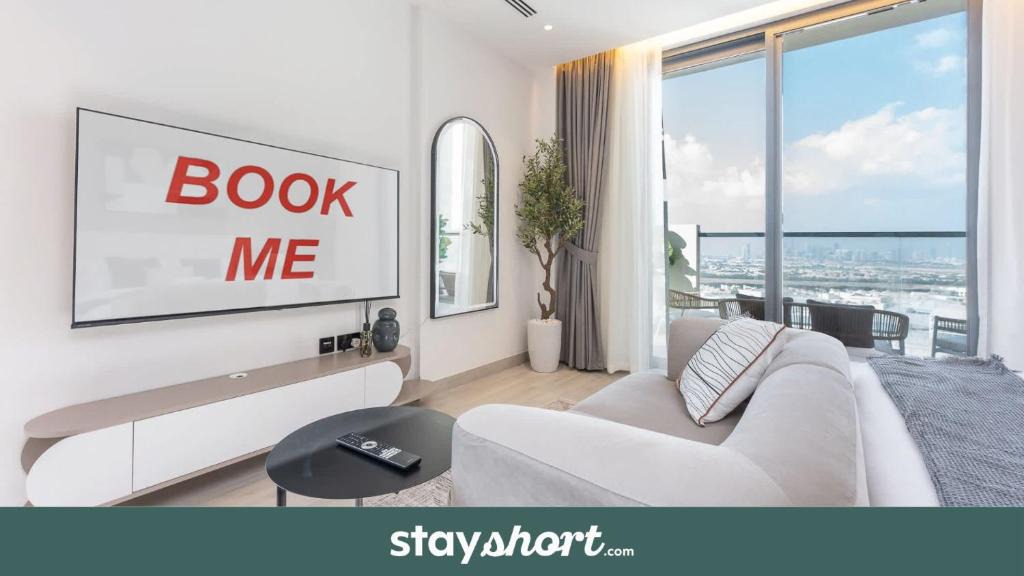 Jumeirah Village Triangle Apartment | Free housekeeping visits during your stay - StayShort - Sleek Studio in Jumeirah Village Triangle