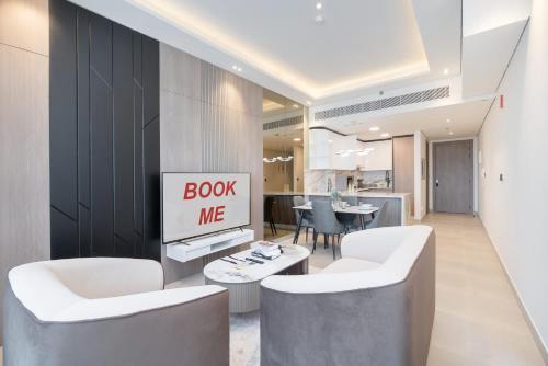 Jumeirah Village Triangle Apartment | Free housekeeping visits during your stay - StayShort - Comfortable 1BR Apartment in JVT with Gym & Pool Sleeps 2