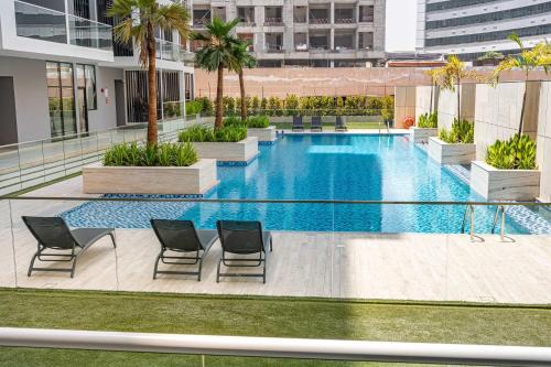 Dubai Apartment | Free housekeeping visits during your stay - StayShort - Stylish 2 Bed Apartment in Silicon Oasis for 6 with Balcony