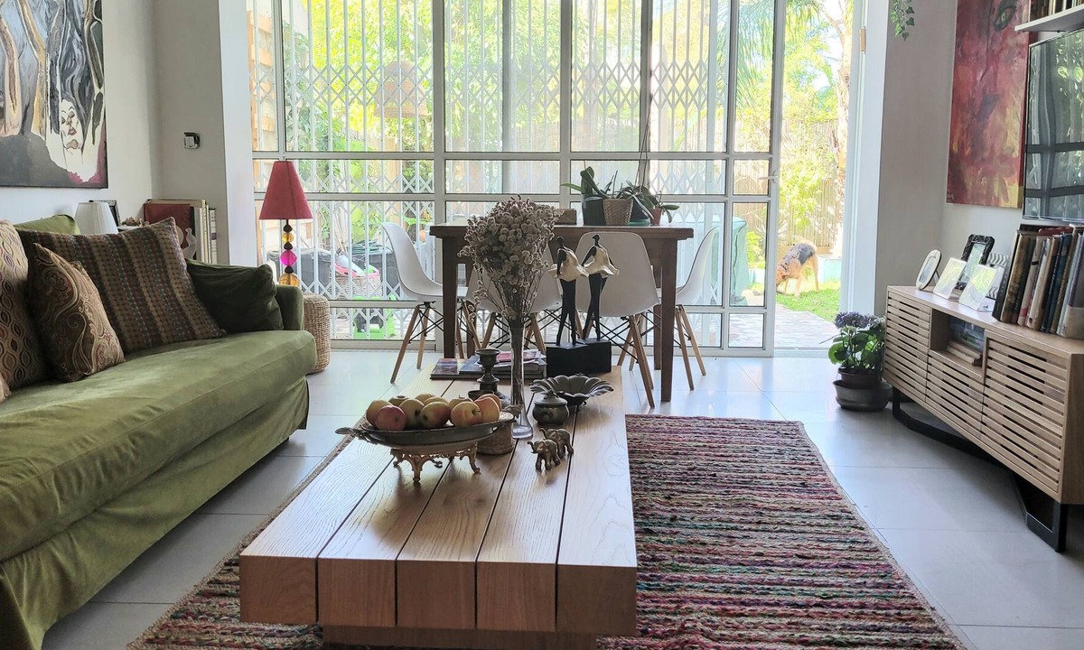 Ra'ananna Apartment | Garden green apartment in Lev hapark Raanana perfect for your holydays