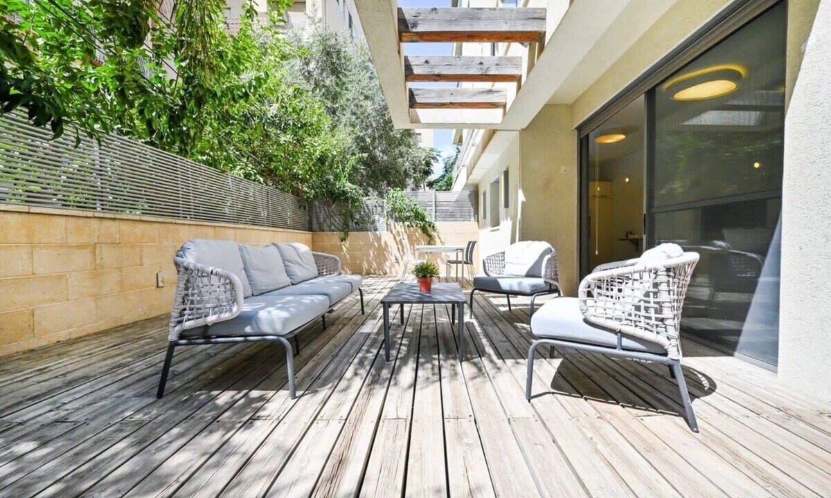 Tel Aviv City Center Apartment | Garden Kalisher 3BR near the Beach by HolyGuest