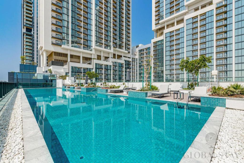 Nad Al Sheba Apartment | GlobalStay The Crest Tower C Apartments Dubai