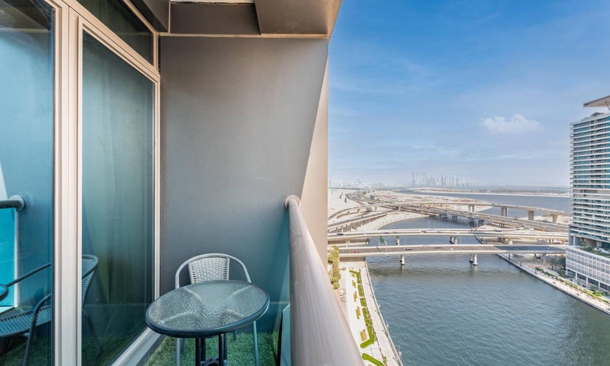Business Bay Apartment | GuestReady - Canal View Studio | Near Dubai Mall