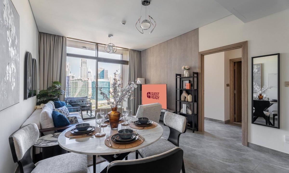 Business Bay Apartment | GuestReady - Premium 1BD with Canal View