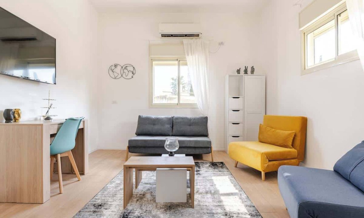 Haifa Apartment | Haifa Hadar Urban Grand Apartment by Shay’s Urban