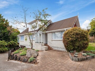 Two Mile Bay House | Hawai Hideaway - Two Mile Bay Holiday Home in Two Mile Bay