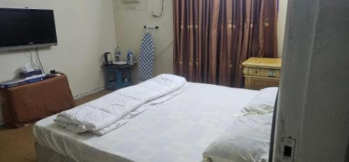 Sharjah House | Hindi & Urdu Speak only Men