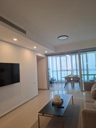Ashdod Apartment | Histadrout street 3 bedrooms central Ashdod