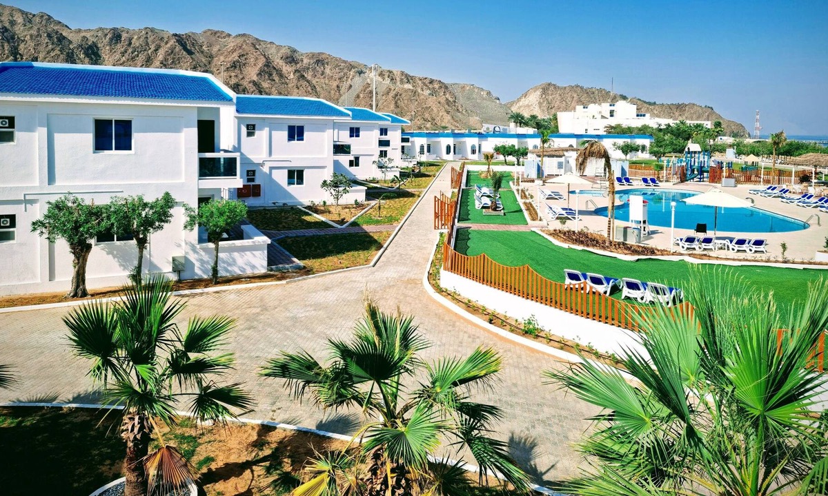 Al Kubus Hotel | Holiday Beach Resort
