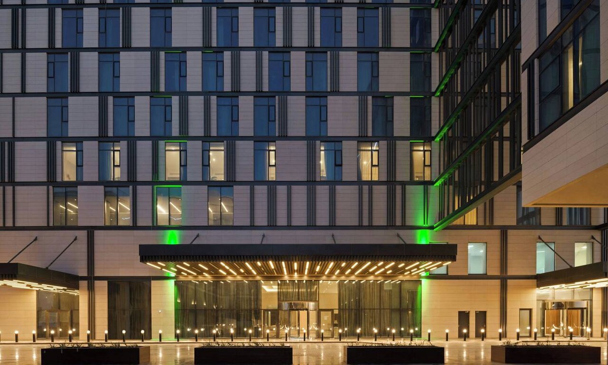 Dubai World Central Hotel | Holiday Inn Dubai Al-Maktoum Airport by IHG