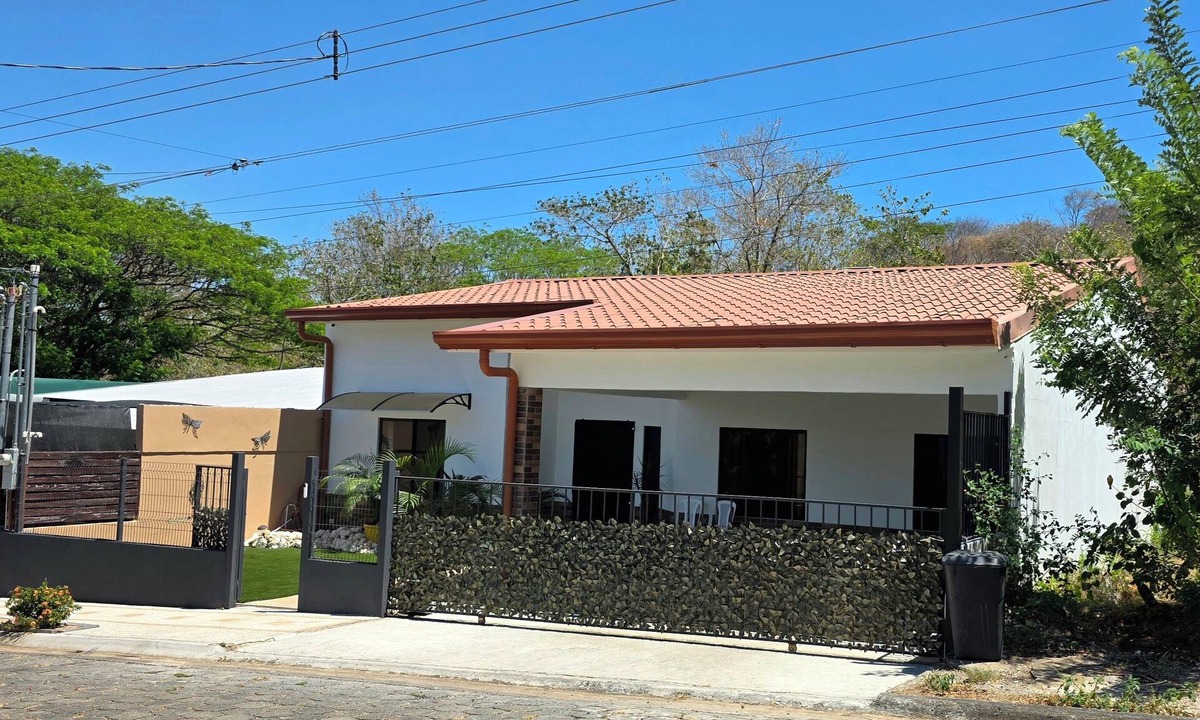 Carpintero House | House of Dreams/Casa de los Suenos, 5 minutes from Playa del Coco.