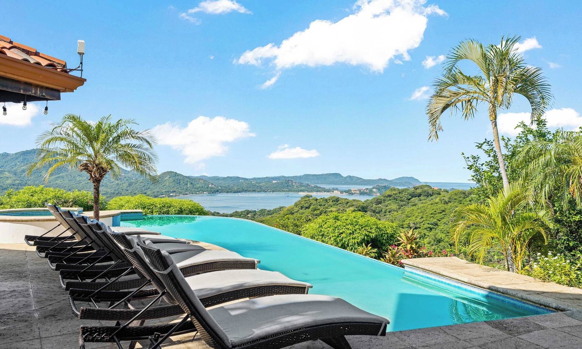 Rio Seco Villa | Infinity Pool Villa with Ocean & Mountain Views