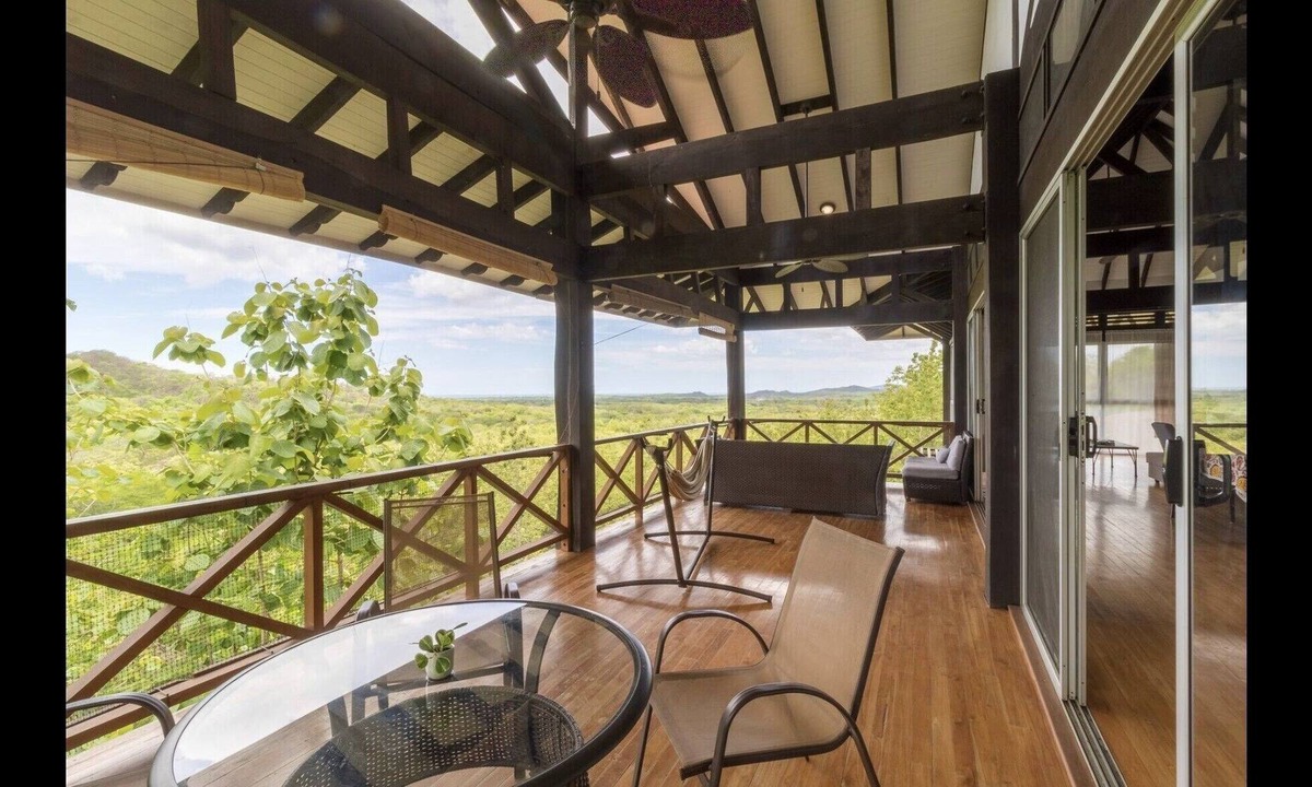 Pinilla House | Jungle Treehouse near Tamarindo and Playa Avellanas