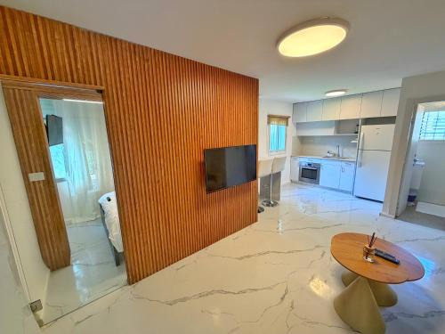 Haifa Apartment | Kophiphi by the Sea - קופיפי על הים