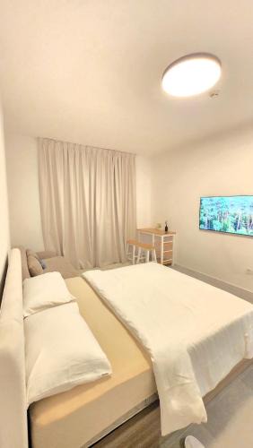 Sharjah Apartment | Kuro Elegant Living by Shiro Elegant Holiday Homes