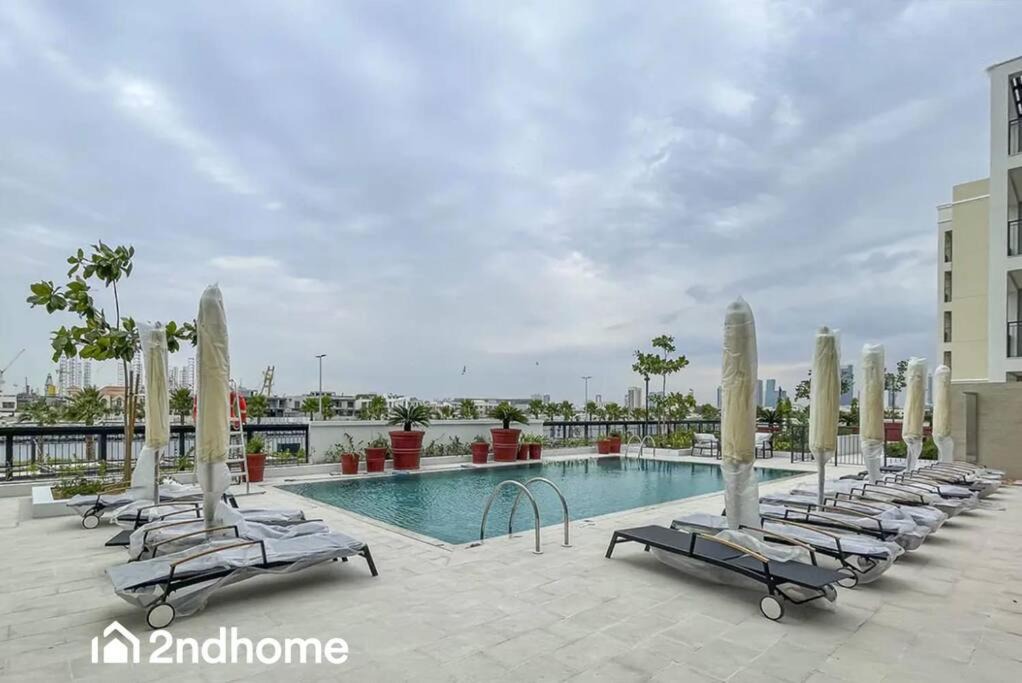 Dubai Apartment | La Rive Building 3 - Port De La Mer with Beach Access
