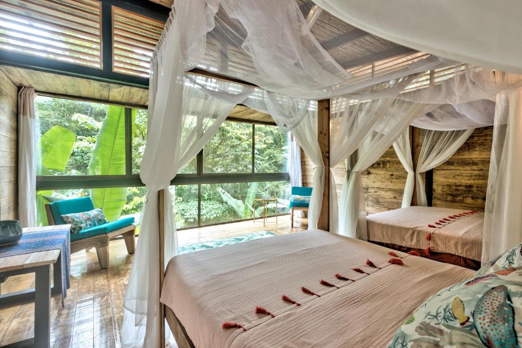 Cahuita Cabin | La Shamana - Ecological Concept in Jungle
