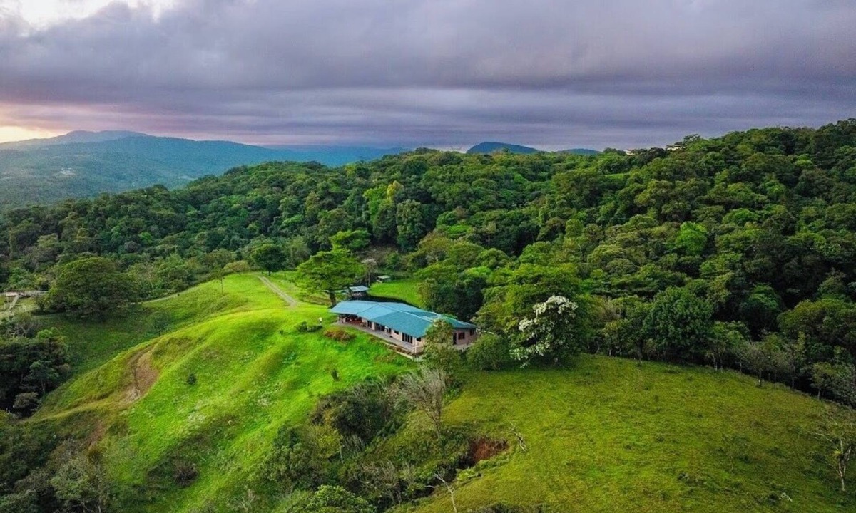 Nuevo Arenal House | Loma Linda hilltop 28 acre nature reserve in the cloud forest of Costa Rica.